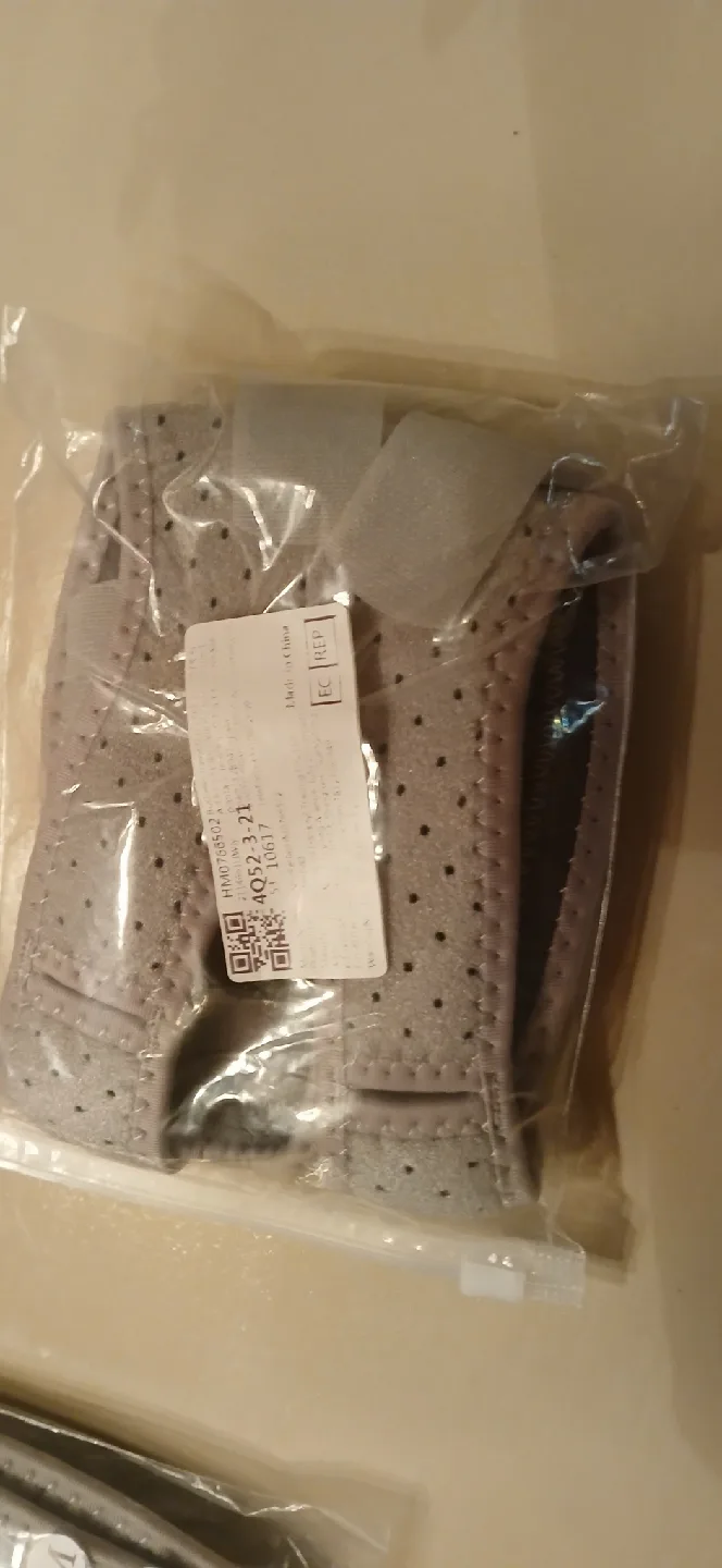 Knee Braces (2) image indicator(2)