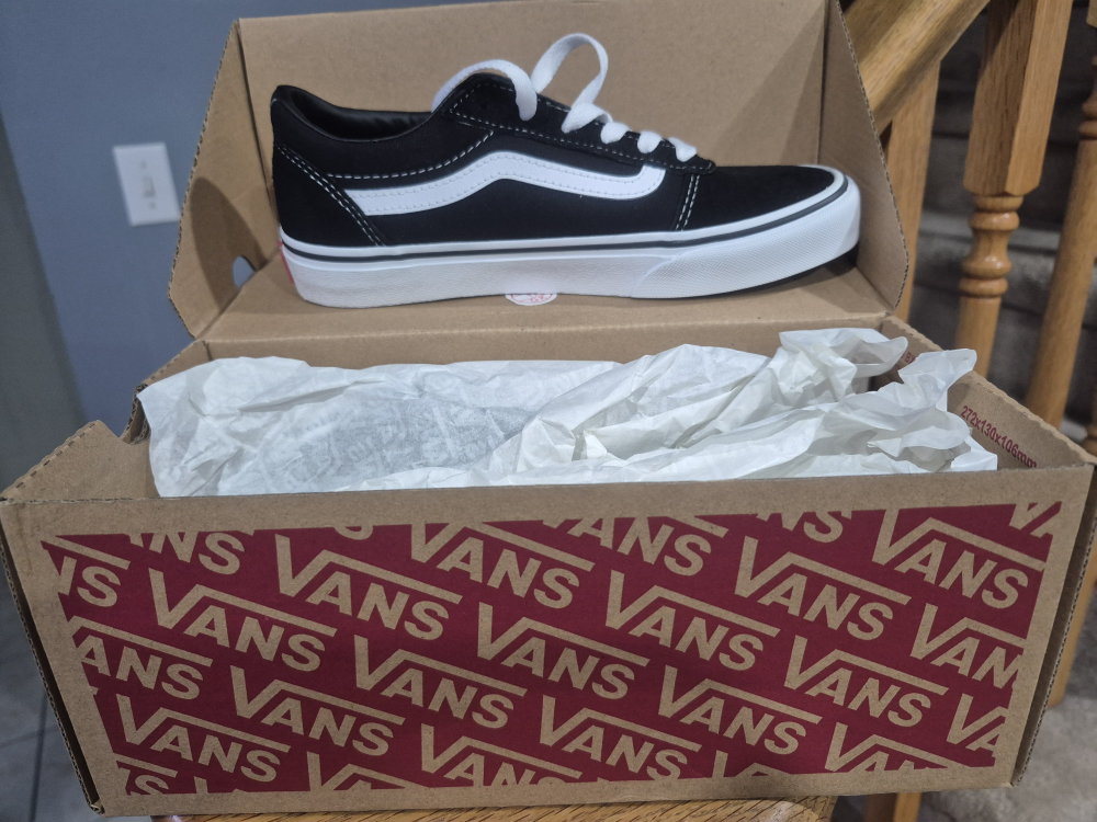 Vans Old Skool Black/White Shoes - Size 4