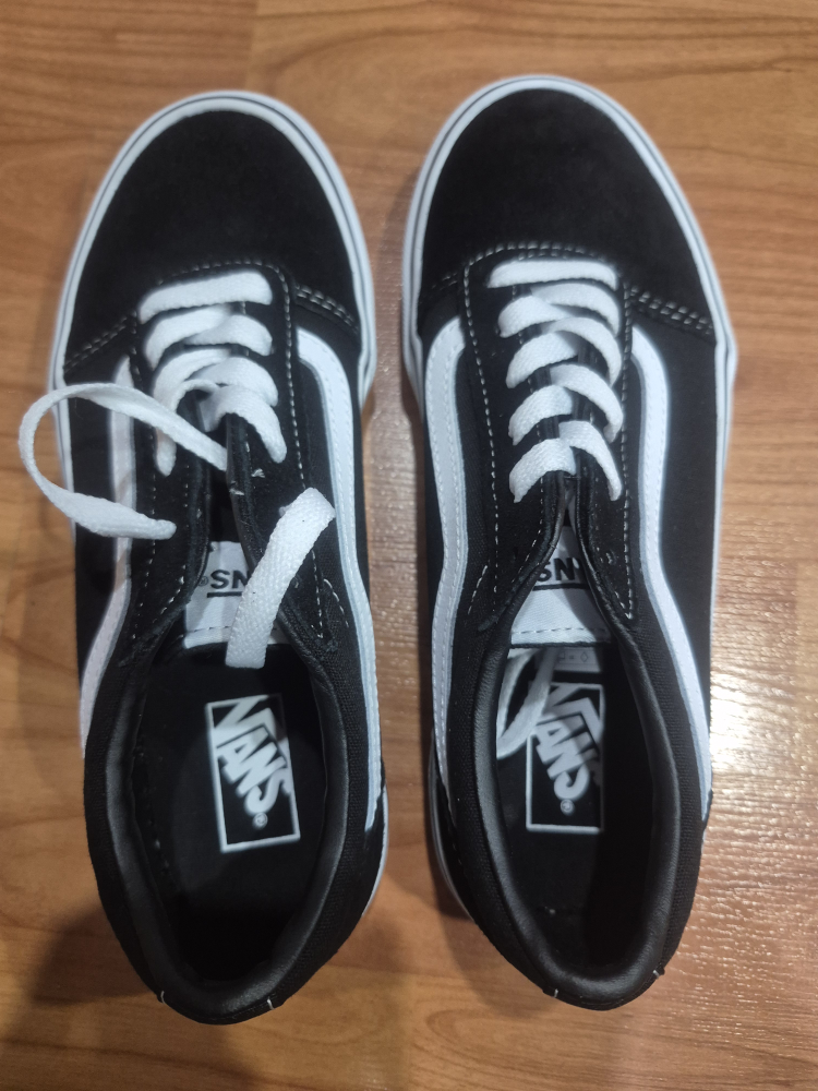 Vans Old Skool Black/White Shoes - Size 4 - photo 2