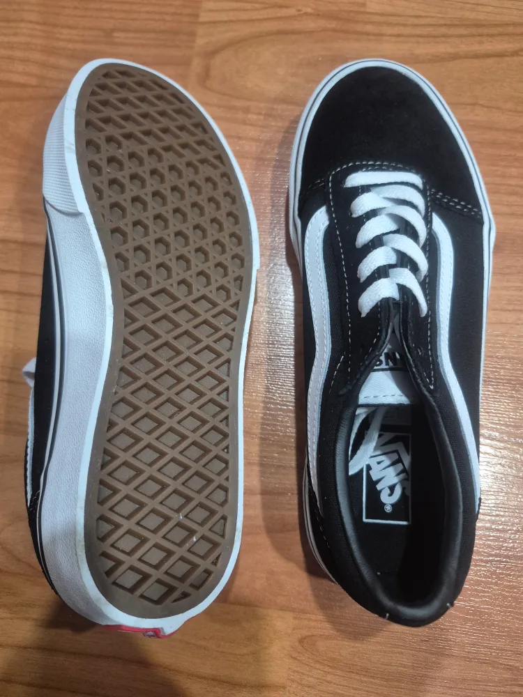 Vans Old Skool Black/White Shoes - Size 4 image indicator(3)