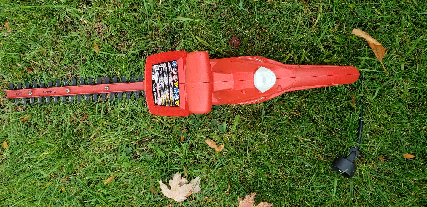 Homelite 17-Inch Electric Corded Hedge Trimmer - photo 4