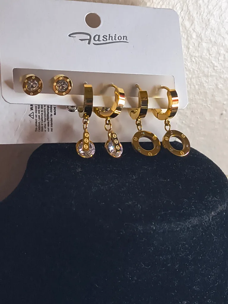 Fashion Gold Tone Earrings Set thumbnail