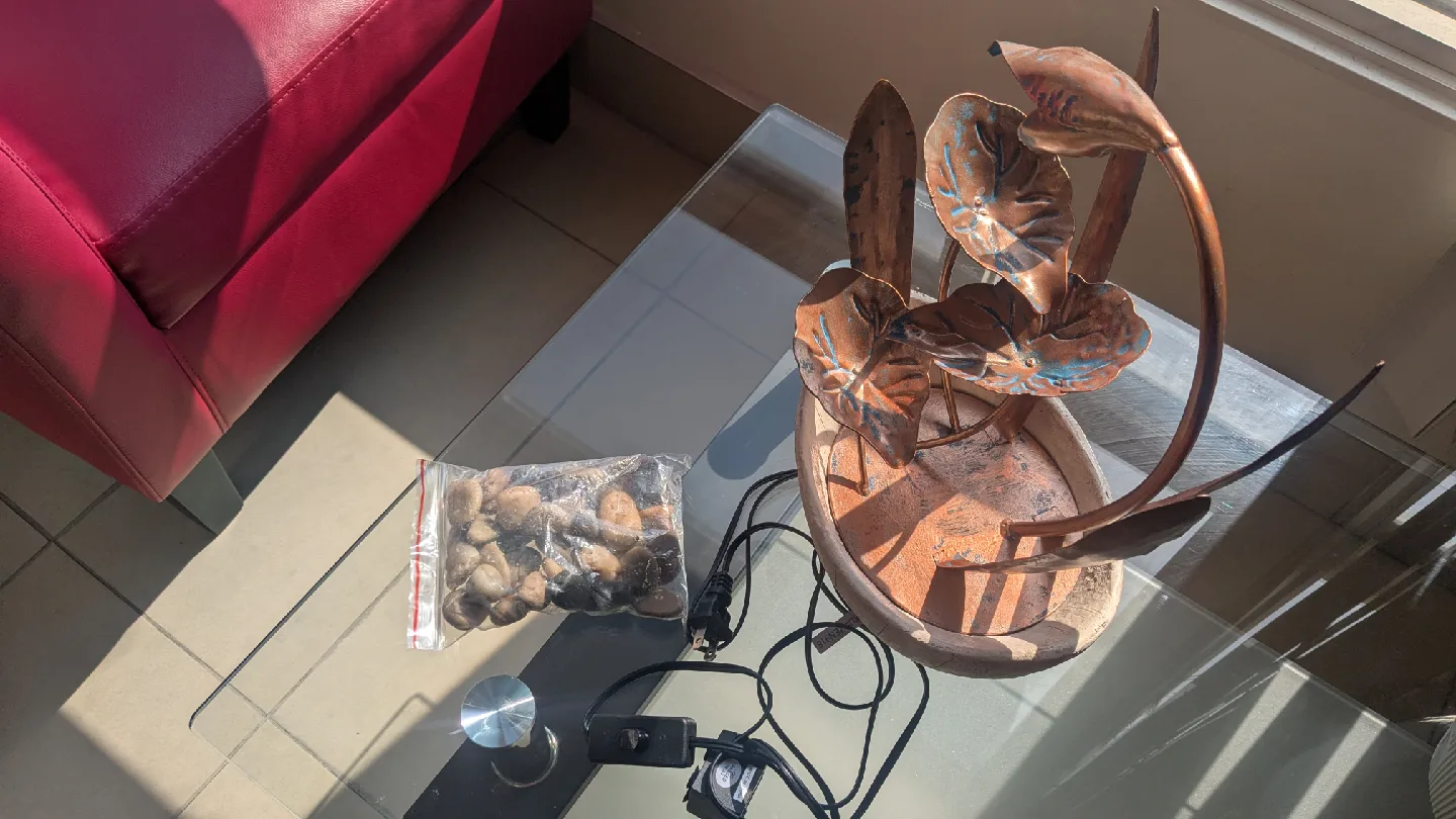 Tabletop Water Fountain with Leaf Design image indicator(3)