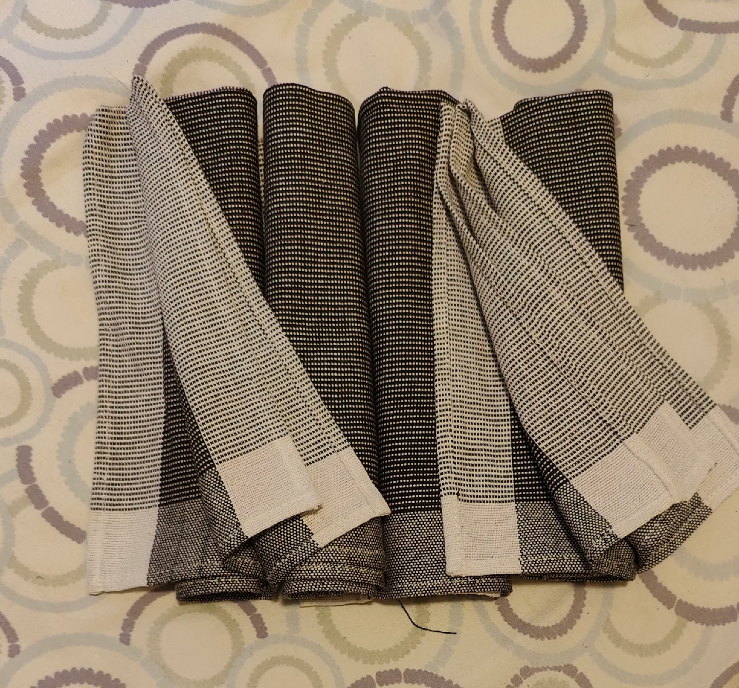 Table Napkins image indicator(2)