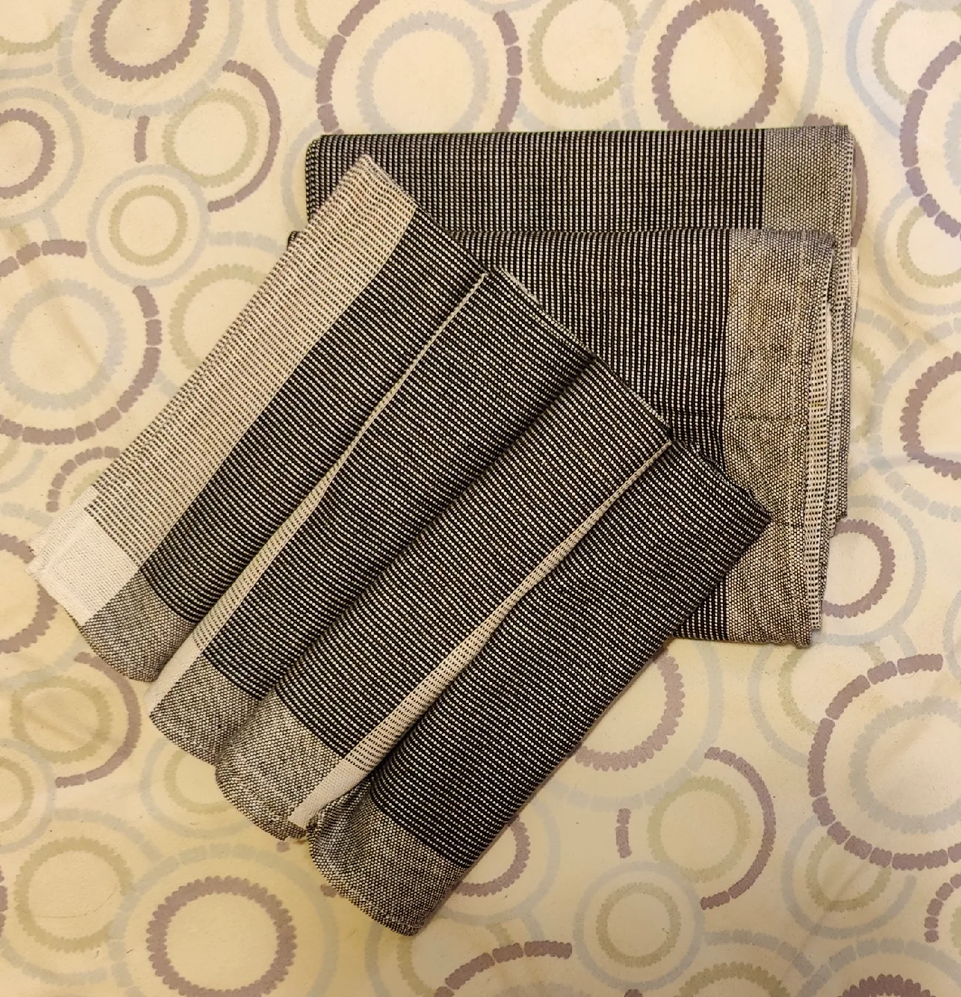 Table Napkins image indicator(3)