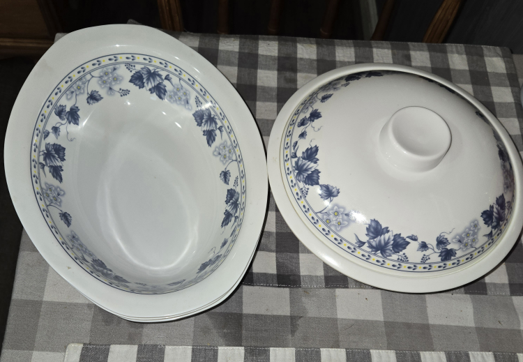White Serving Bowls with Floral Design - photo 2
