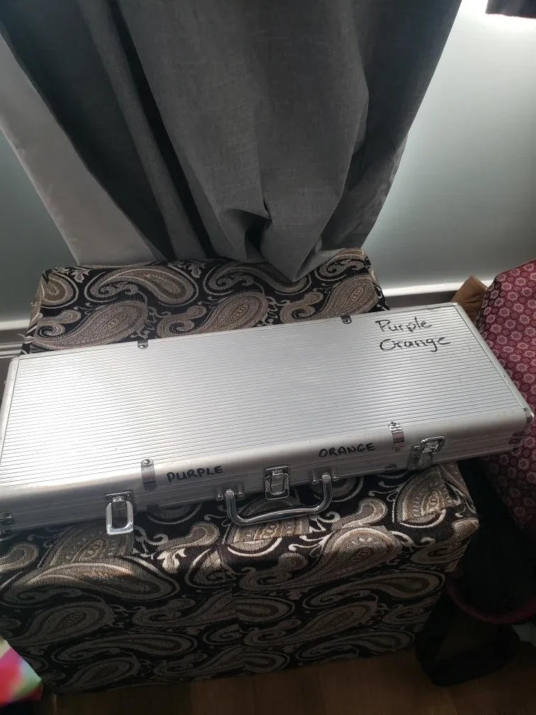 Poker Chip Set - Purple and Orange image indicator(2)