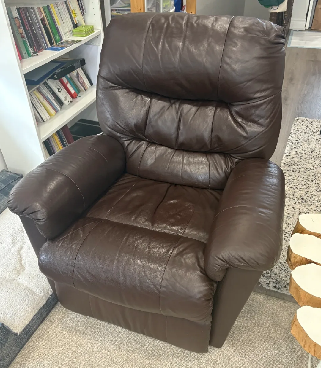 Brown Leather Reclining Sofa and Recliner Set image indicator(5)