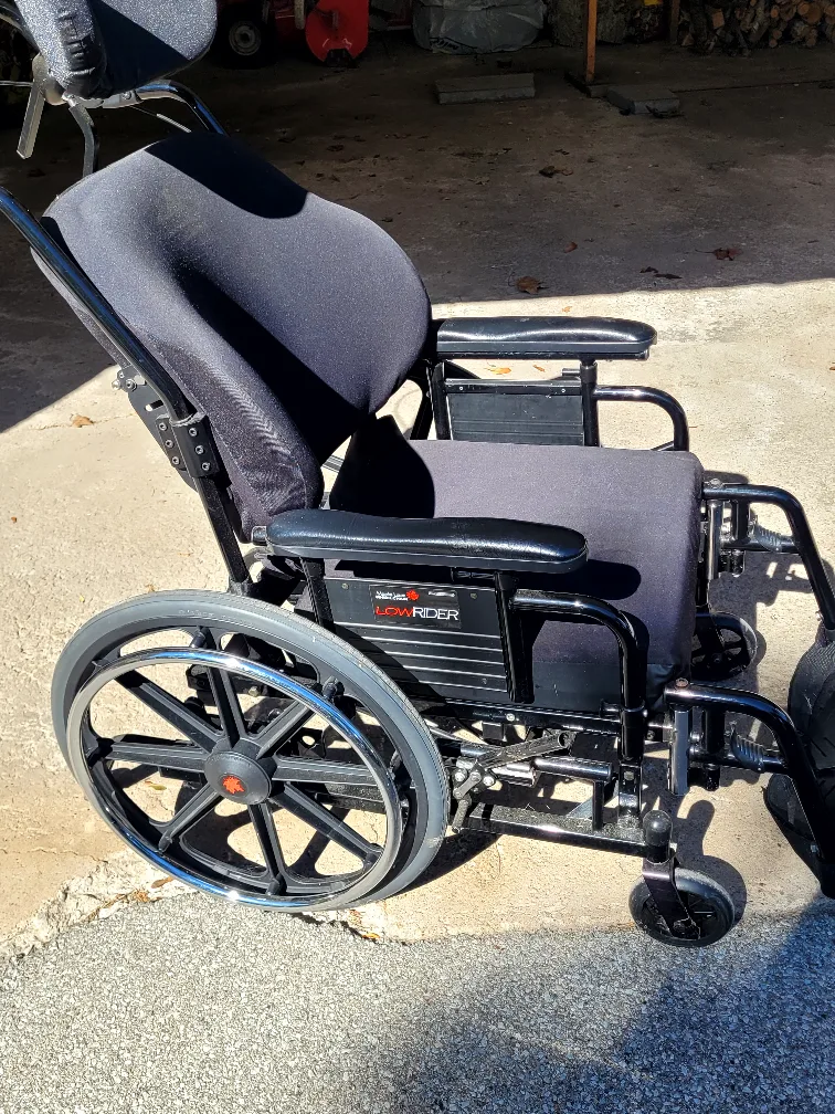 Low Rider Wheelchair - Black image indicator(2)