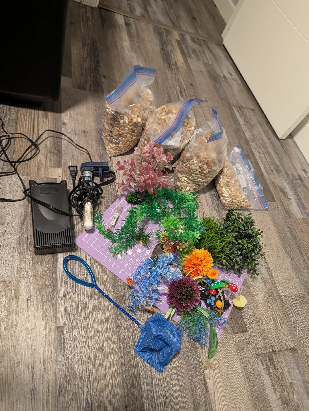 Aquarium Decorations, Gravel, Filter & Net image indicator(2)