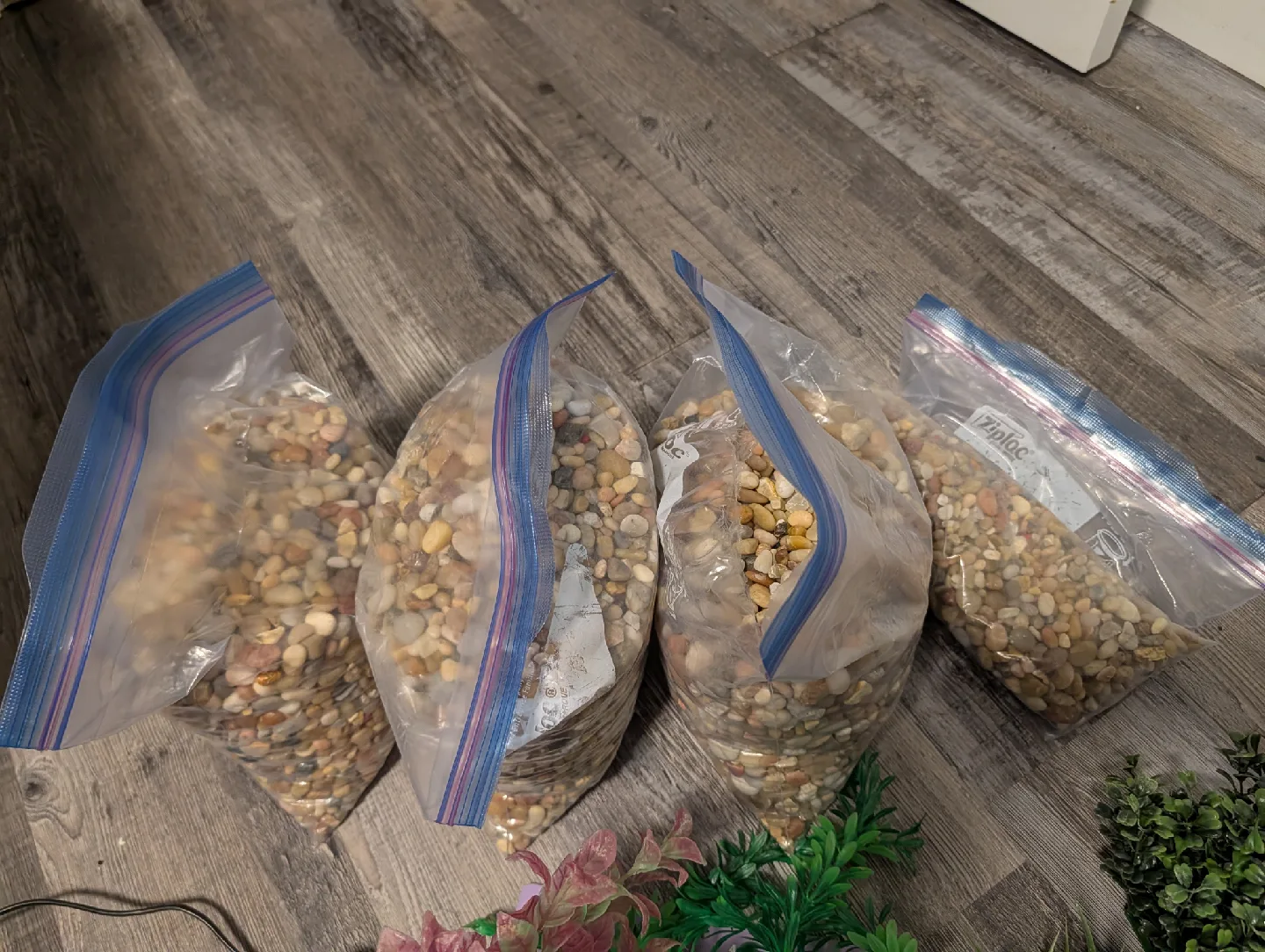 Aquarium Decorations, Gravel, Filter & Net image indicator(3)