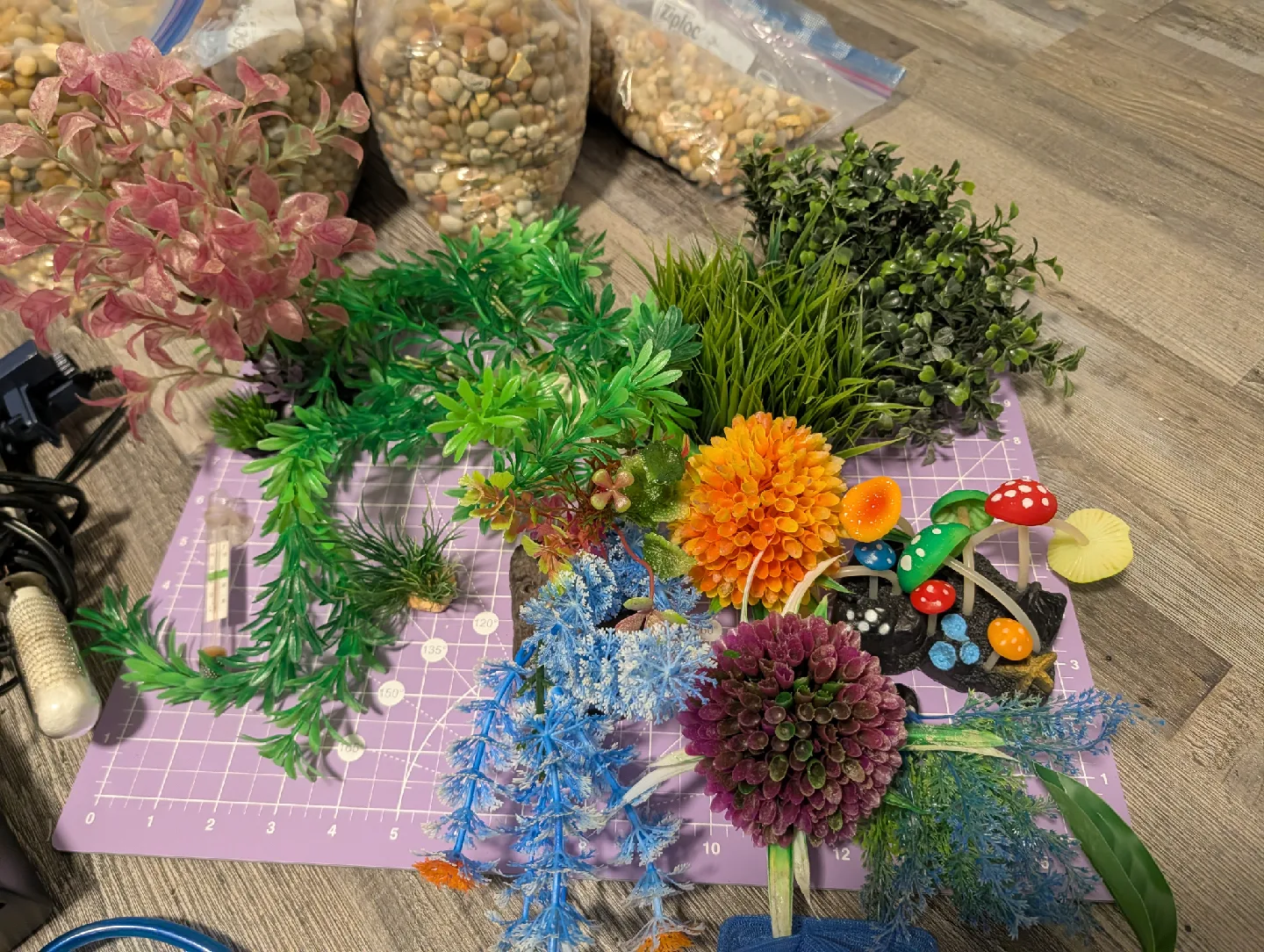 Aquarium Decorations, Gravel, Filter & Net image indicator(5)