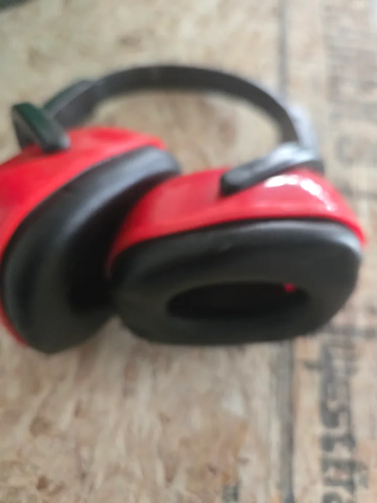 Red Earmuffs image indicator(3)