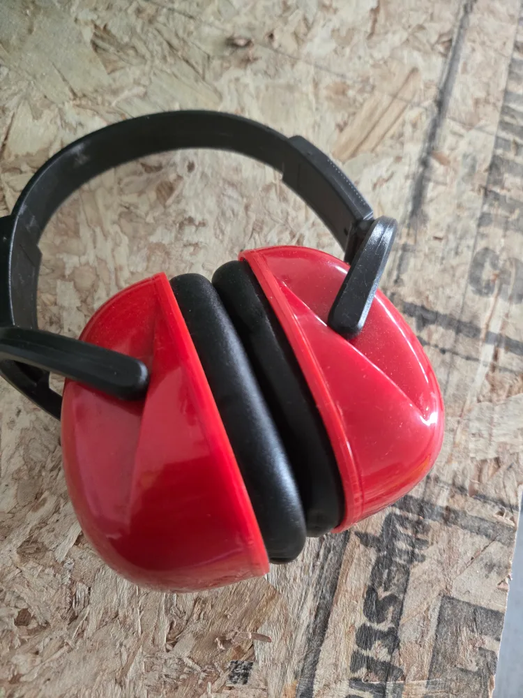 Red Earmuffs image indicator(4)