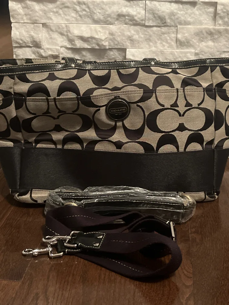 Coach Black/Beige Tote Bag with Strap image indicator(8)