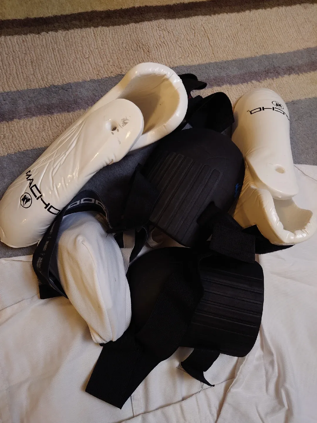 Karate Gear Set: Kuma Gloves, Macho Shin Guards, Iwata Gi image indicator(4)