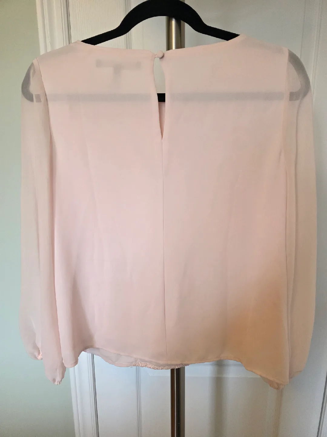 White House Black Market: Blouse in Dusty  Pink - Size 4P image indicator(3)