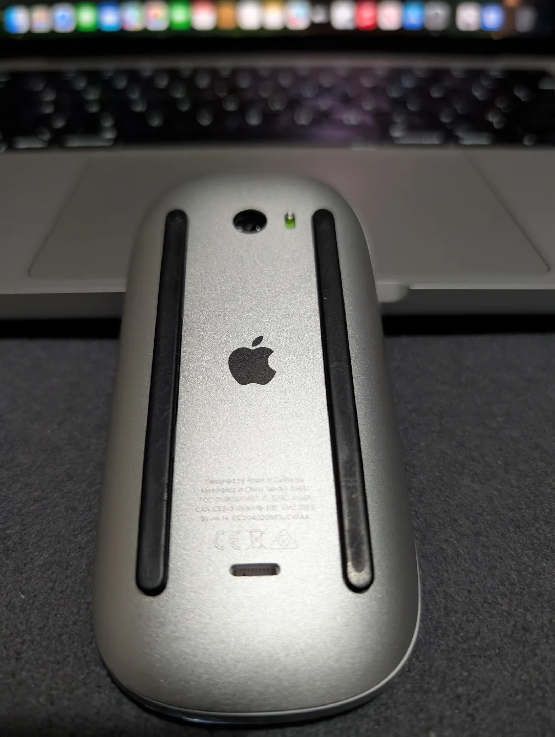 Apple Magic Mouse - White (2nd gen.) image indicator(5)