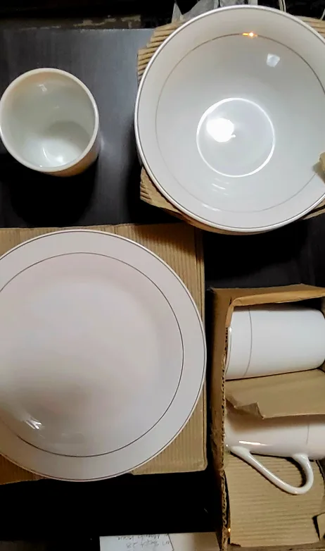 Gibson Home Tuxedo deluxe Ceramic 12 pcs dinnerware set image indicator(4)