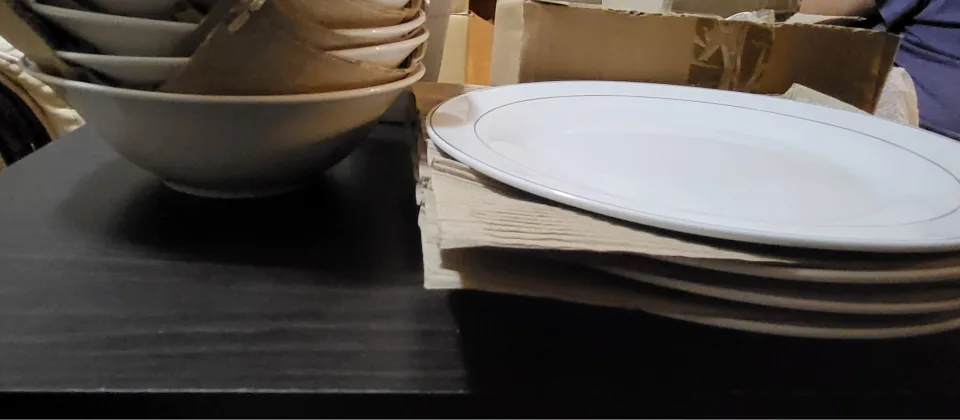 Gibson Home Tuxedo deluxe Ceramic 12 pcs dinnerware set image indicator(6)