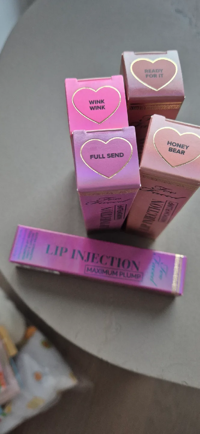 Too Faced Lip Injection Maximum Plump Lip Gloss image indicator(2)