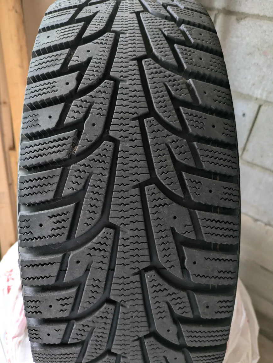 Hankook Winter i*Pike RS 205/65R15 Winter Tires on rims image indicator(3)