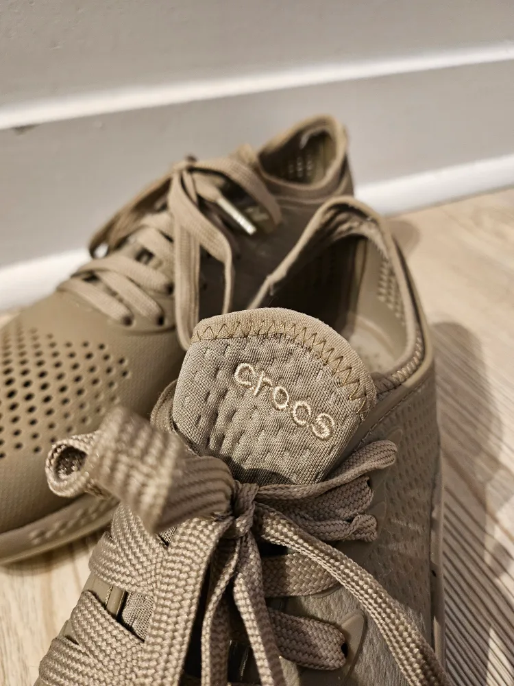 Crocs Mens Literide Pacer Sneaker (10) image indicator(2)