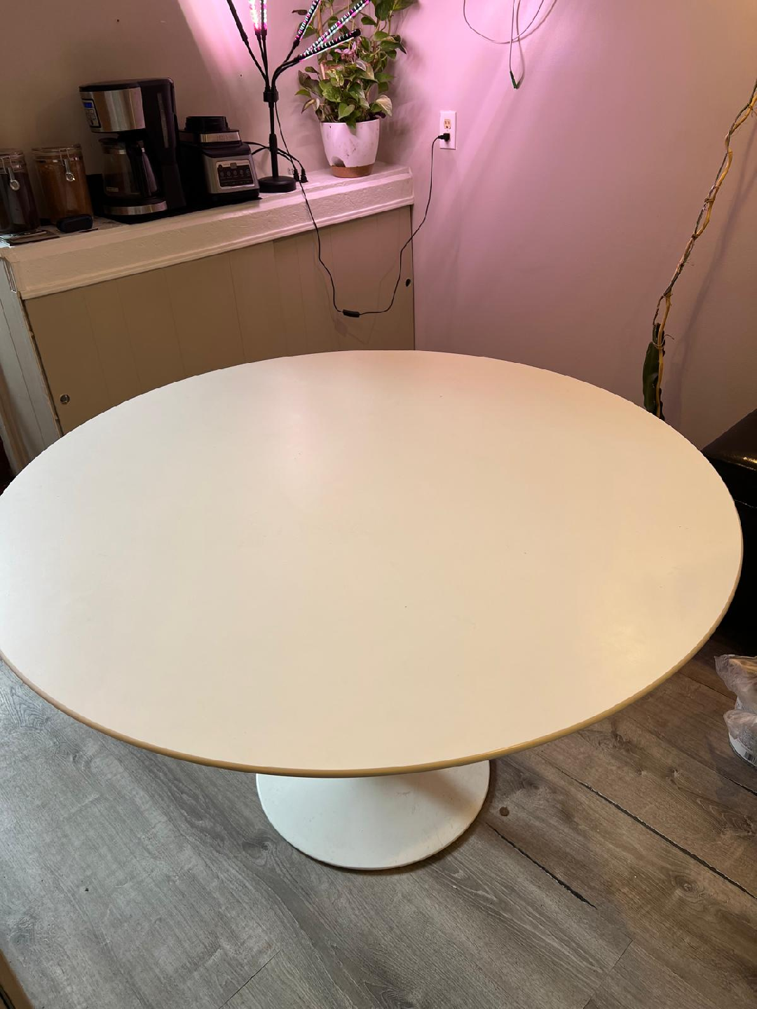 Knoll Saarinen Round Dining Table - White - photo 5