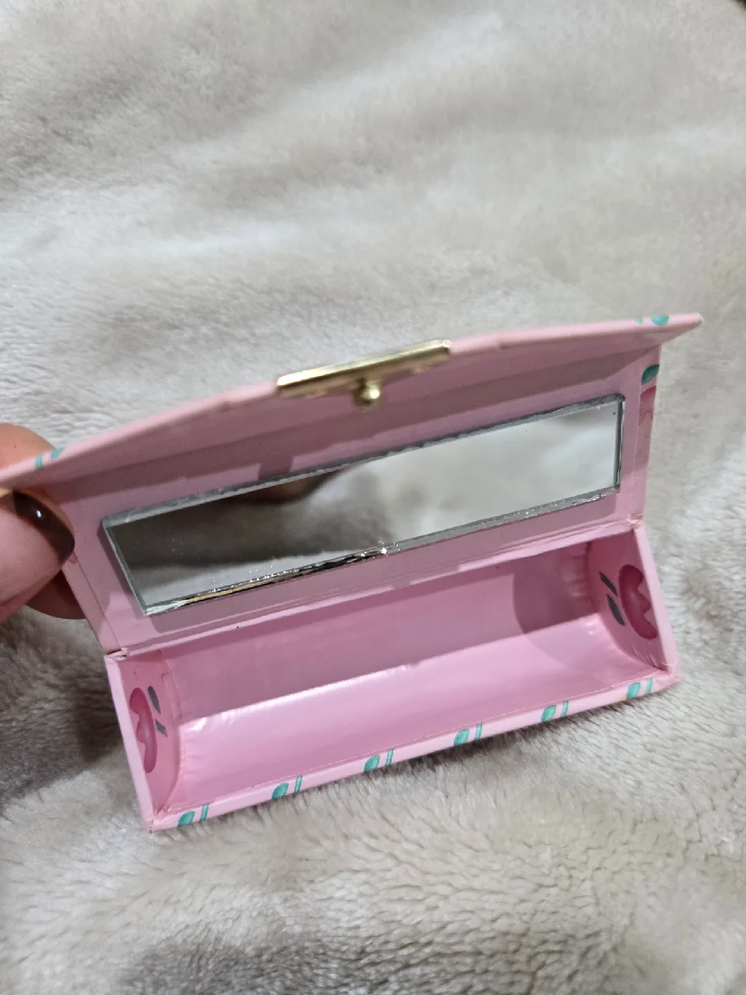 Hello Kitty Pink Vintage Lipstick case image indicator(3)