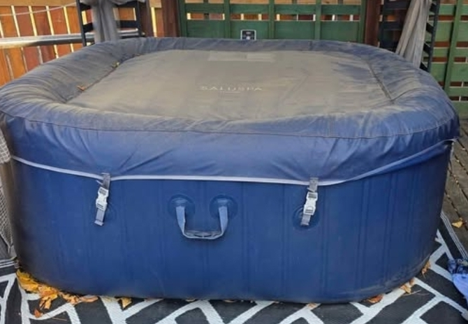Saluspa Hot Tub