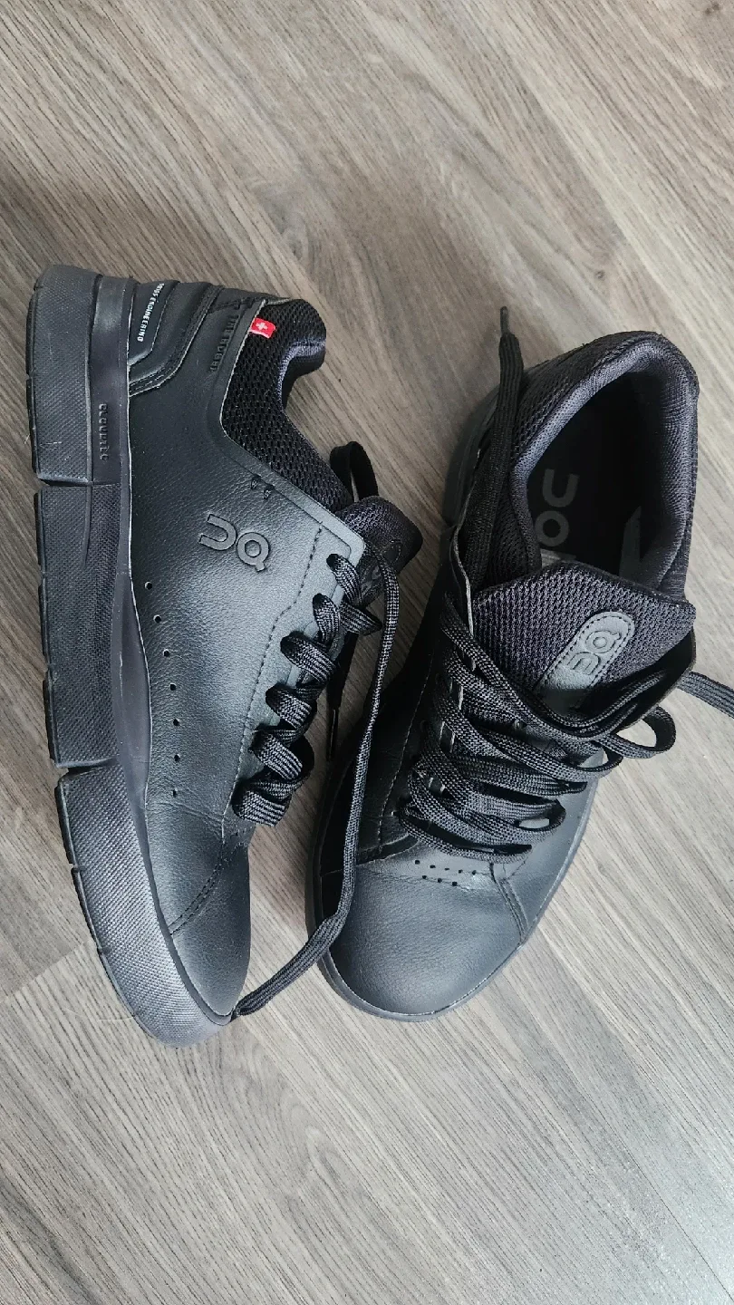 On The Roger Advantage All Black Shoes image indicator(8)