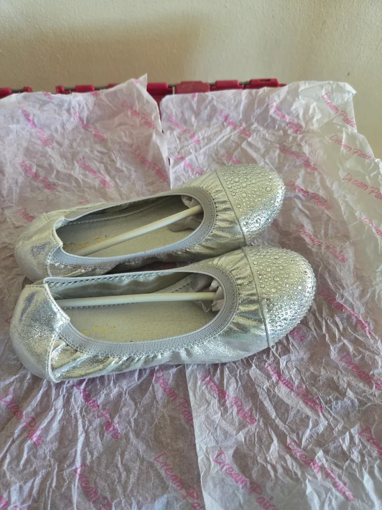 Dream Pairs Silver Ballet Flats - Size 2 image indicator(2)
