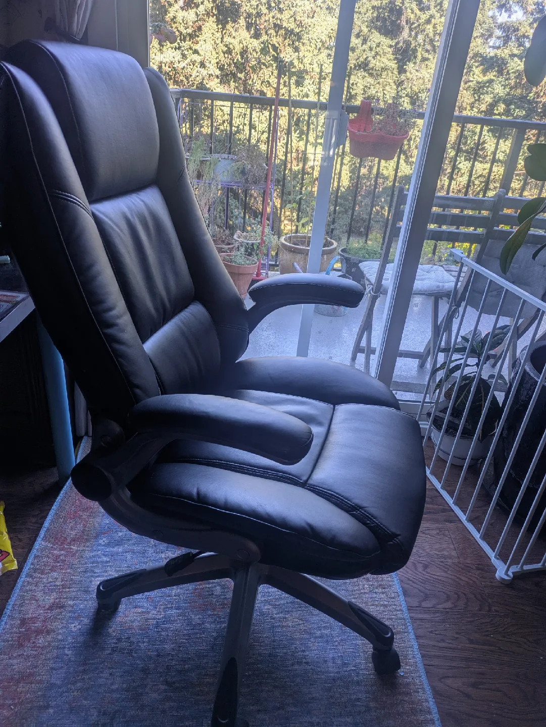 Black Leather Executive Office Chair image indicator(2)