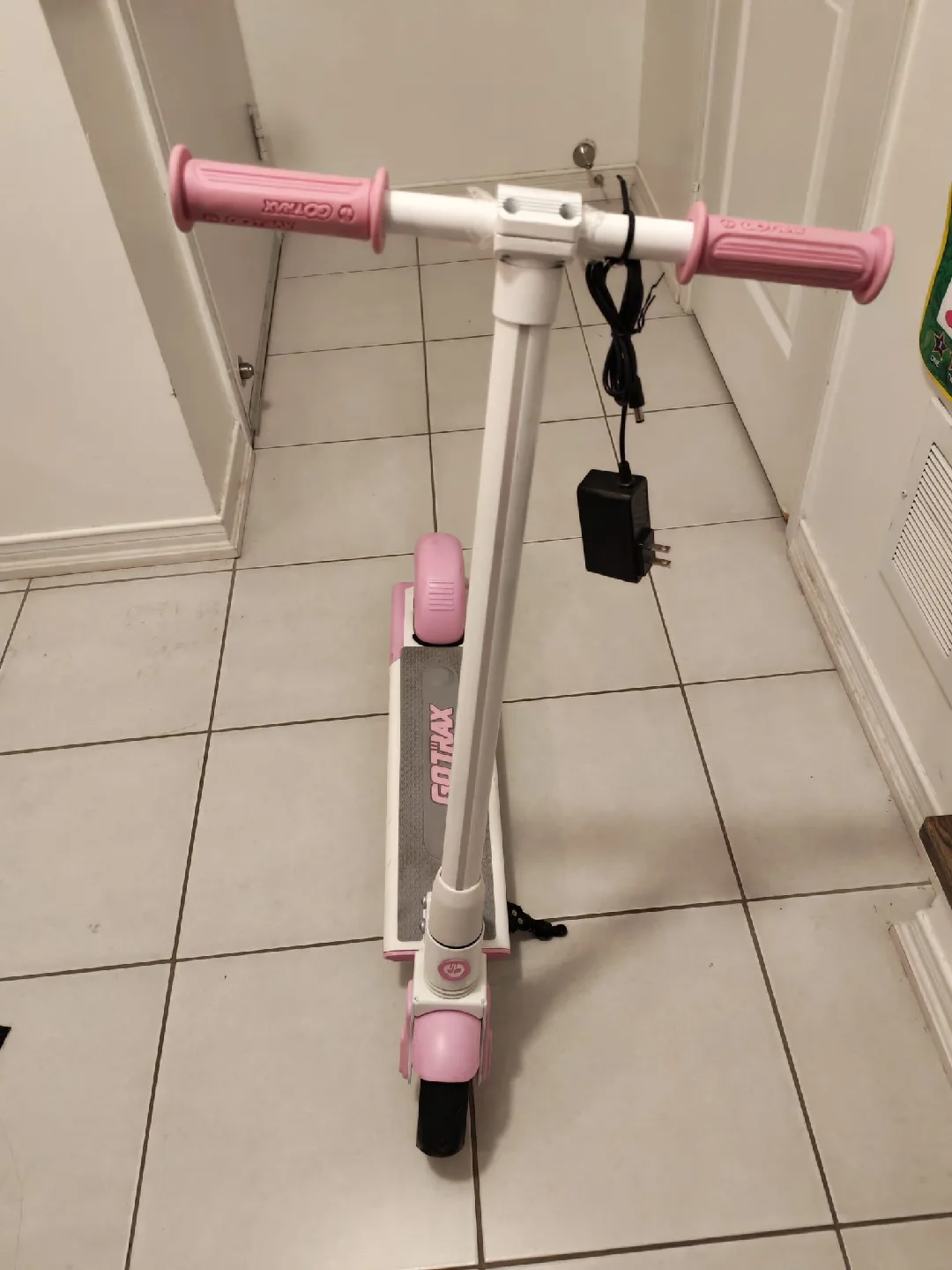 GOTRAX Pink Electric Scooter image indicator(2)