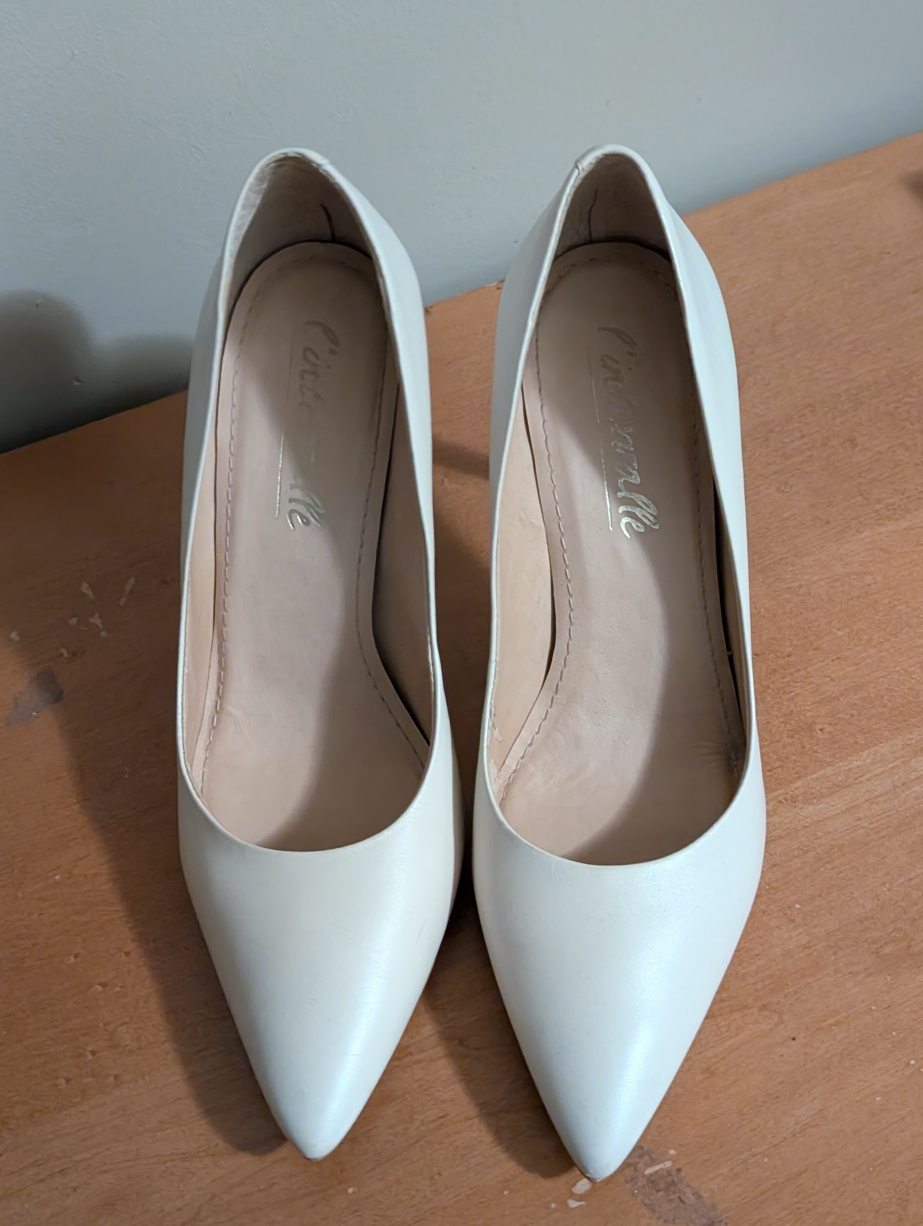 L'intervalle White Heels - Size 9