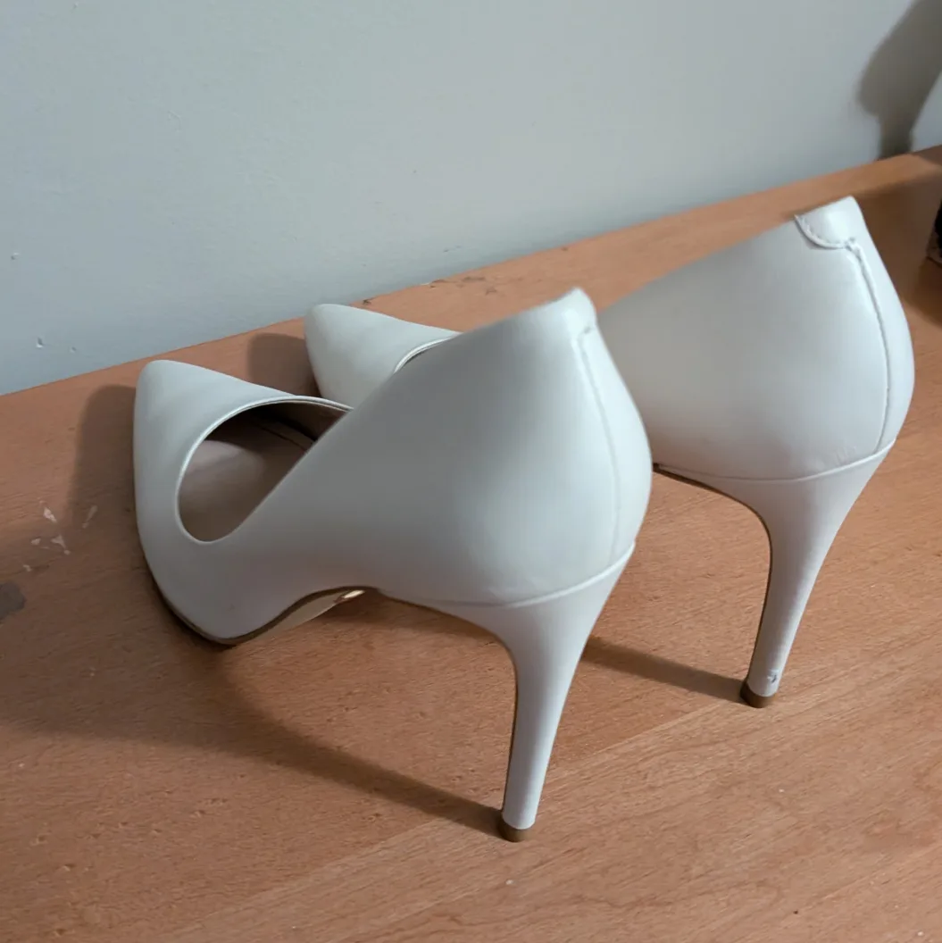 L'intervalle White Heels - Size 9 image indicator(2)