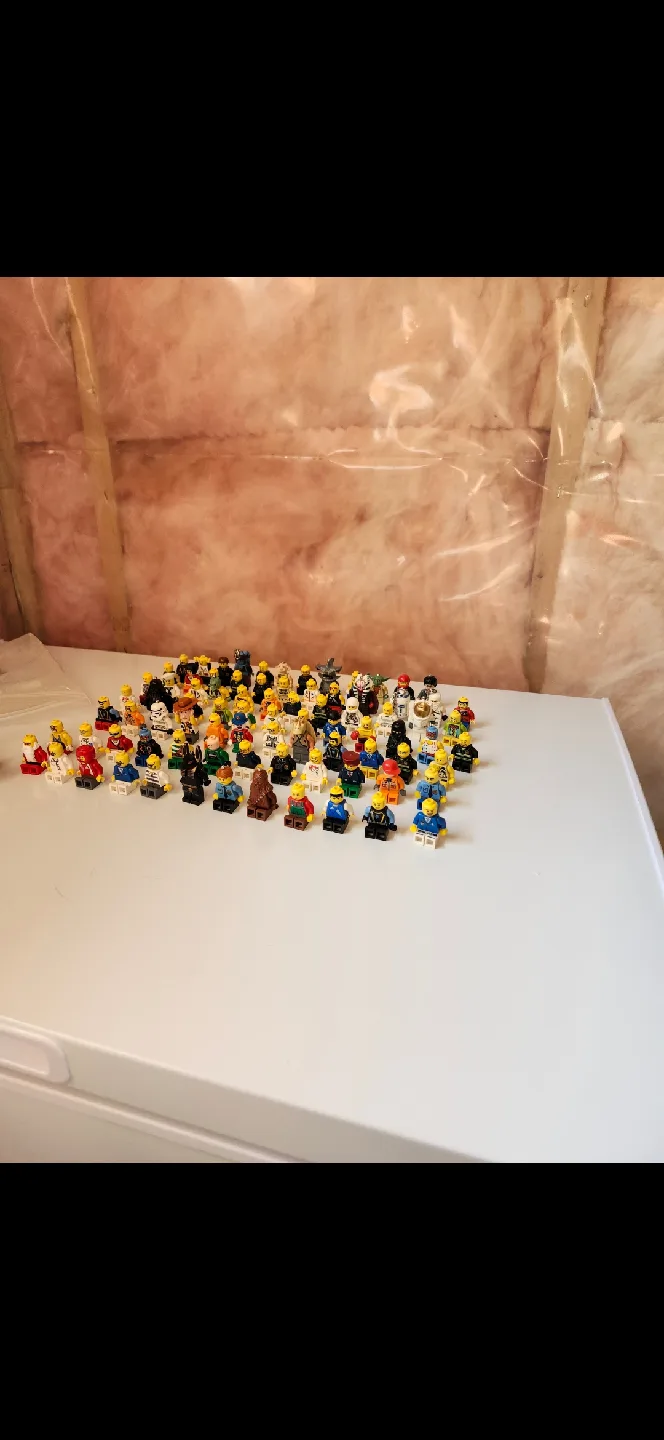 Lego Minifigures & sets image indicator(3)