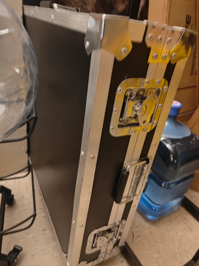 large Black Rolling Hard Case image indicator(3)