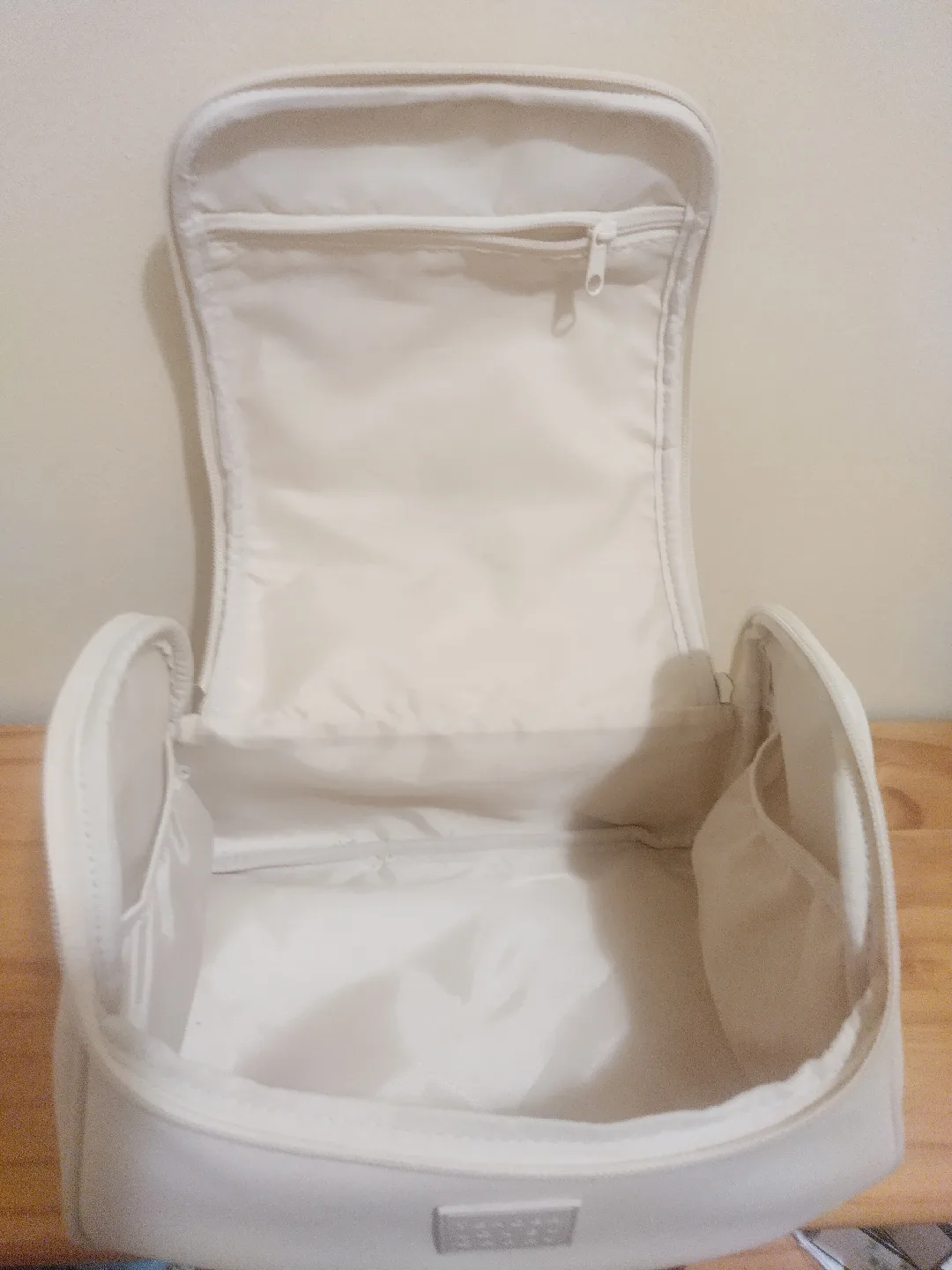 Tender Lover Carry Cream Cosmetic Bag image indicator(3)