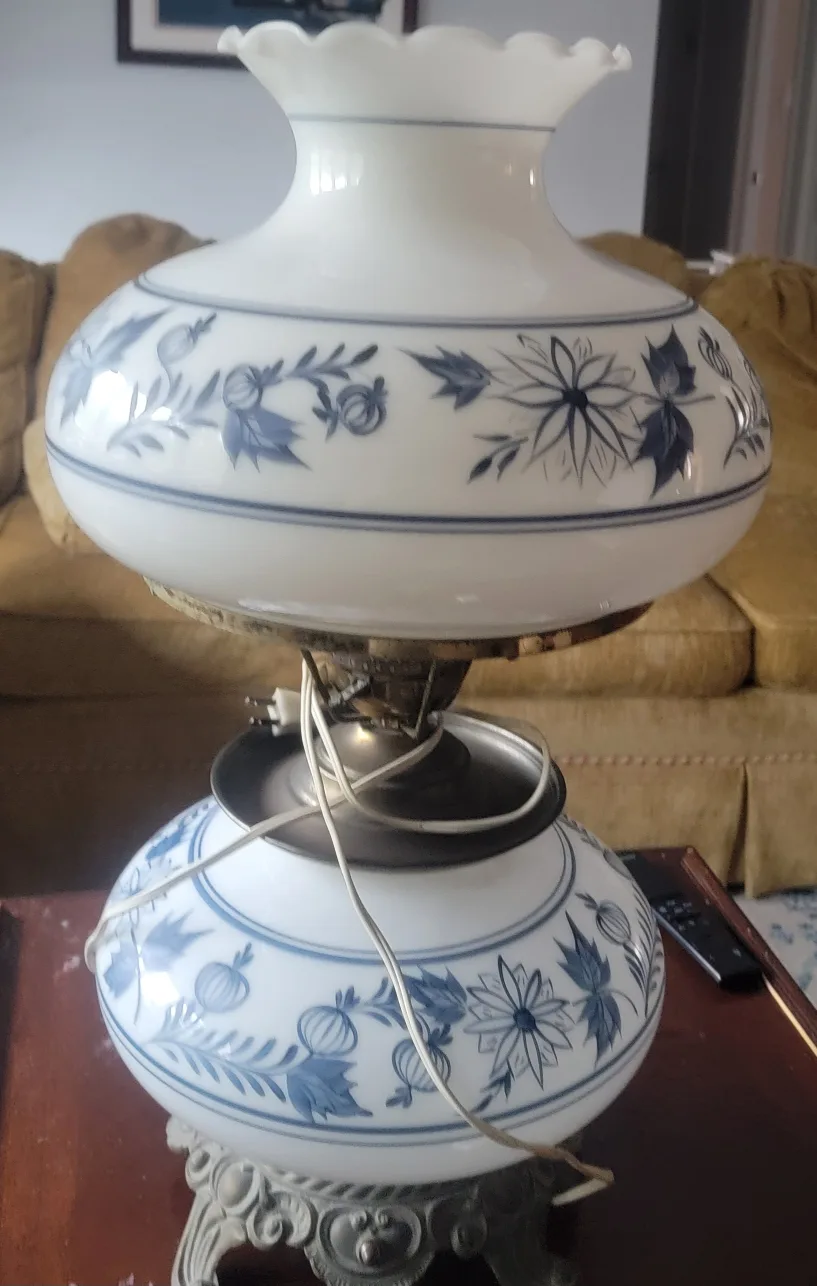 Vintage Hurricane Lamp - Floral Design image indicator(3)