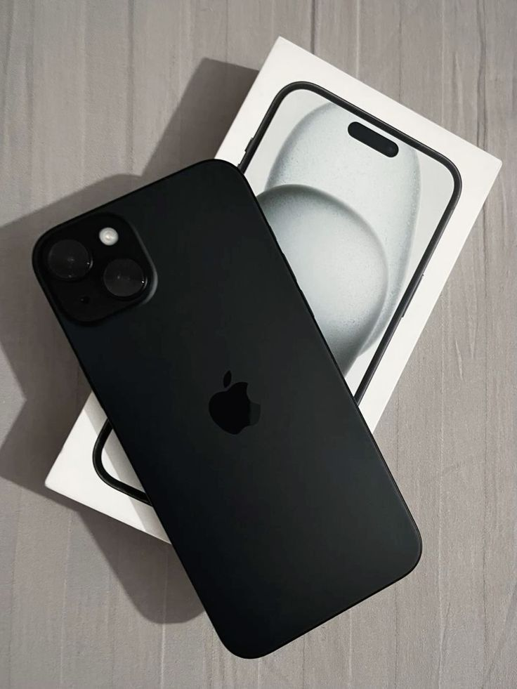 iPhone 15 - photo 2