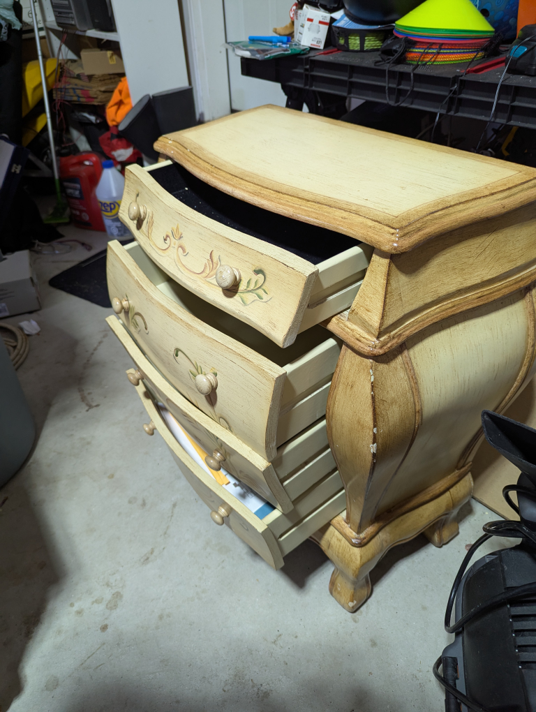 Vintage Style 3-Drawer Chest - photo 3