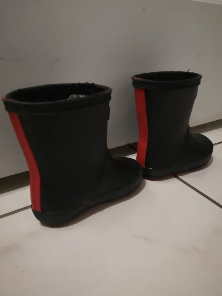 Hunter Kids First Classic Rain Boots - Size US 8 image indicator(3)