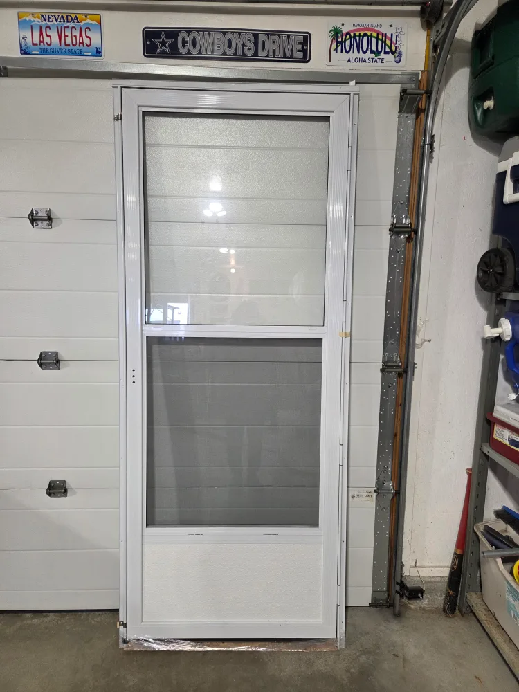 White Screen Door - Great Condition! image indicator(2)