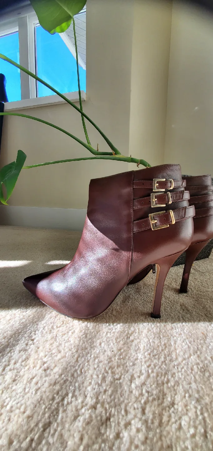 Barneys New York Brown Leather Heeled Booties Size 8 image indicator(3)