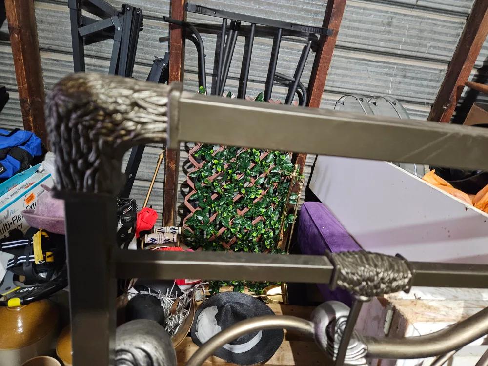 Metal head and footboard image indicator(2)