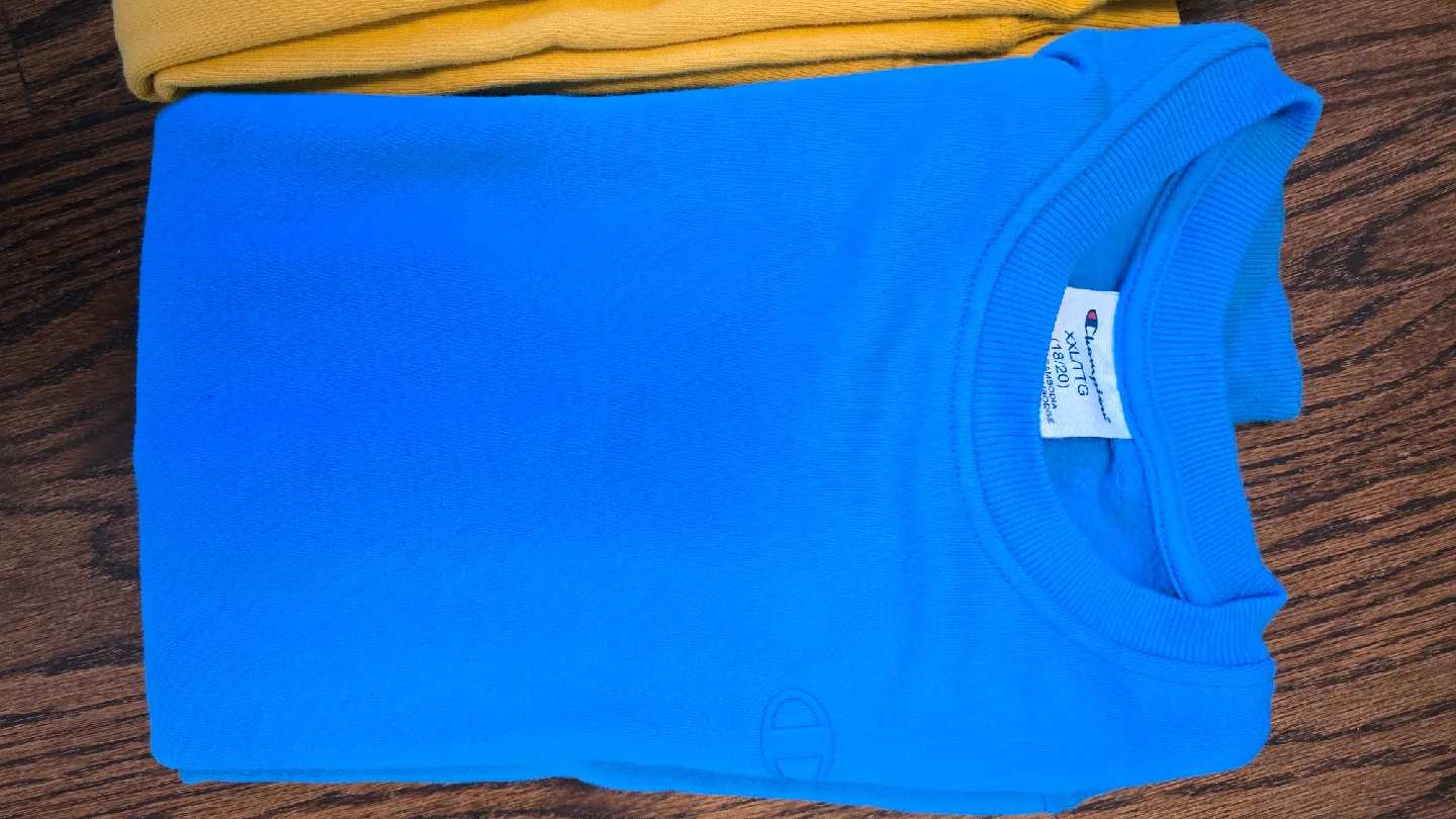 3 Champion Crewneck Sweatshirts image indicator(9)