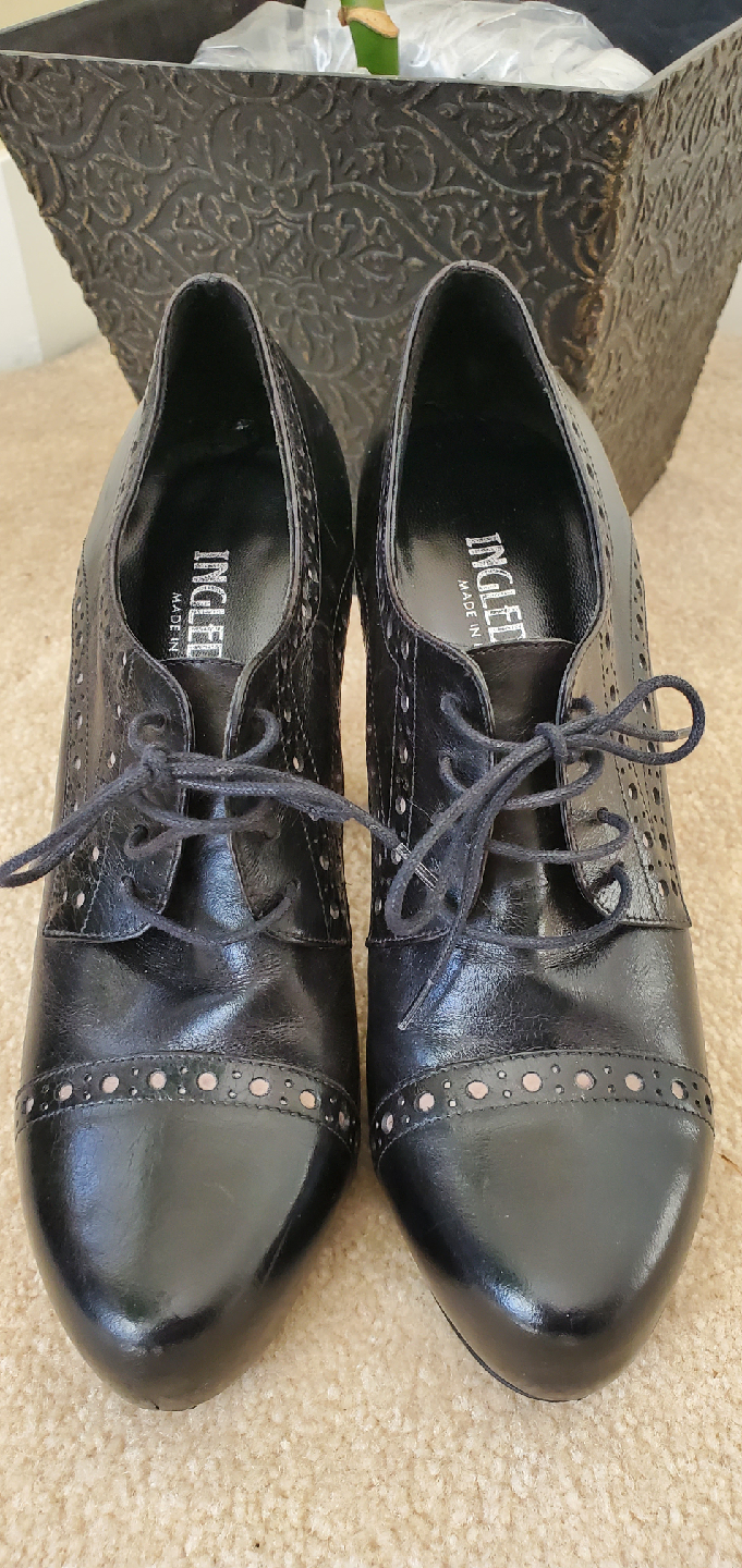 Ingledew's Black Leather Heels - Size 8.5