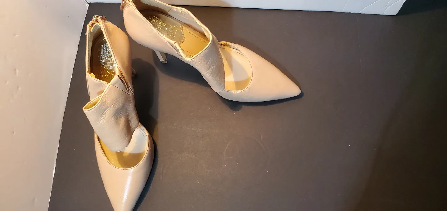 Vince Camuto Heels - Size 8.5M - Beige