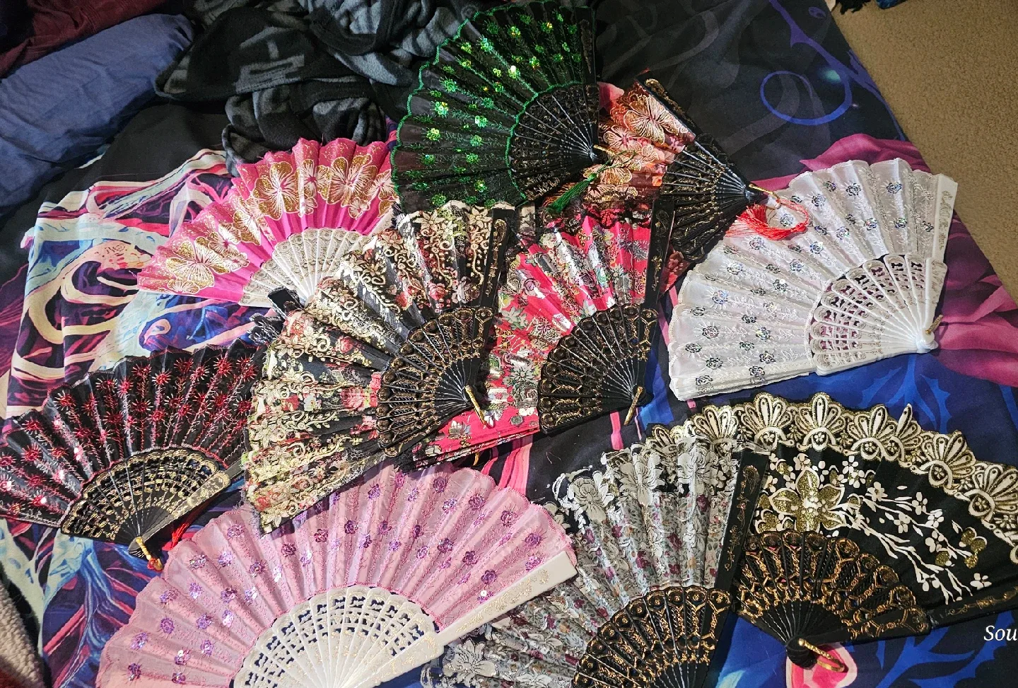 10 Assorted Decorative Hand Fans thumbnail